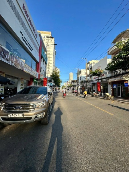 Bán Nhà 6 tầng mặt tiền đường Yersin Giá 27 Tỷ. Tp Nha Trang Diện tích : 111,1m2 mọi thông tin chi