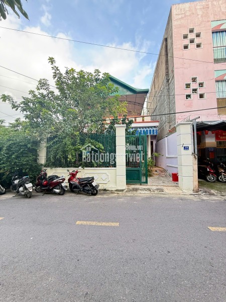 bán Nhà đường Ngô Đức Kế - khu bàn cờ Diện tích : 35,7m2 Gia 9.3 tỷ co thương lượng mọi thông tin