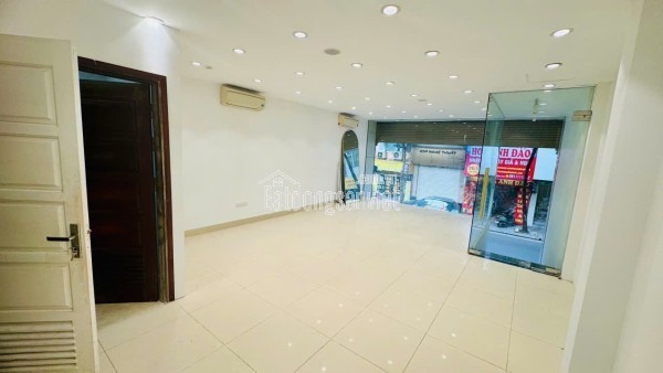 Cho thuê MBKD, cửa hàng, Văn phòng mặt phố Thụy Khuê, nhà mới đẹp, có thang máy