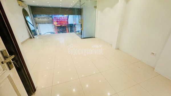 Cho thuê MBKD, cửa hàng, Văn phòng mặt phố Thụy Khuê, nhà mới đẹp, có thang máy