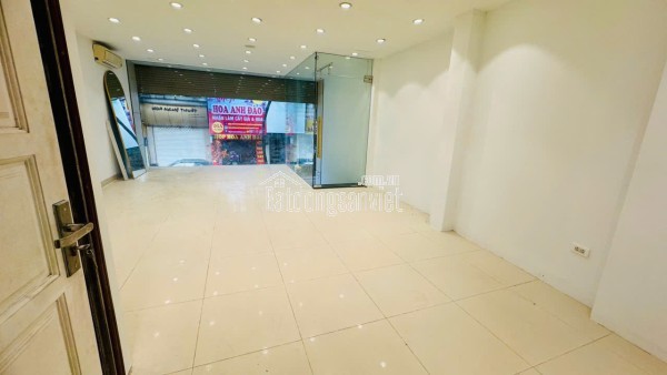 Cho thuê MBKD, cửa hàng, Văn phòng mặt phố Thụy Khuê, nhà mới đẹp, có thang máy