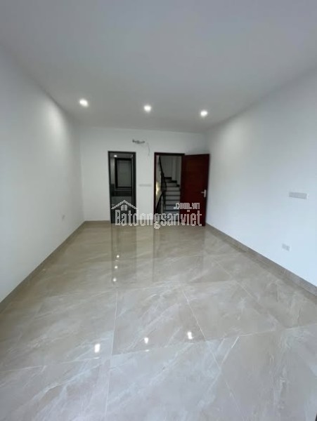 Lô góc 35m phố Lệ Mật - Oto đỗ cổng - Nhà mới kính koog - Giá chỉ nhỉnh 7 tỷ