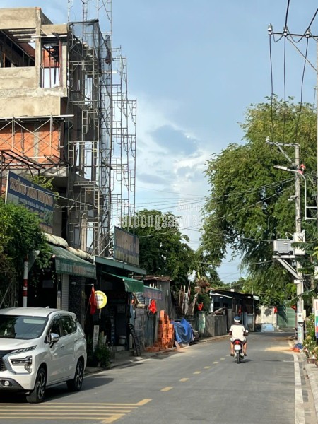 XƯỞNG MẶT TIỀN TRẦN THỊ HƠN 2.400M²  FULL THỔ  – CONTAINER CHỈ 58T