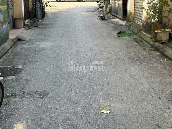 BÁN NHÀ BÁT KHỐI LONG BIÊN DT 35M2 Ô TÔ GẦN VÀI PHÚT SANG PHỐ TIỆN ÍCH