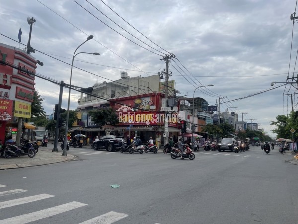 Bán Nhà Mặt Tiền Phan Văn Hớn Quận 12 - 300m² (10x30m) - Vị Trí Kinh Doanh Đắc Địa