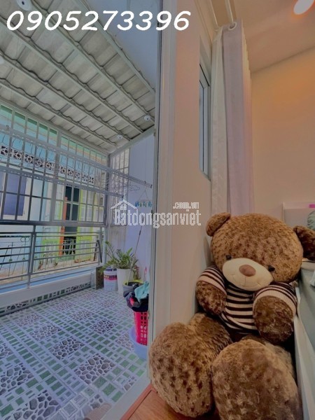 NHÀ MỚI PHÚ NHUẬN GIÁP QUẬN 3 VÀ QUẬN 1, 2 CĂN RA MẶT TIỀN, GẦN 40M2, 2 TẦNG KIÊN CỐ, TẶNG HẾT NỘI