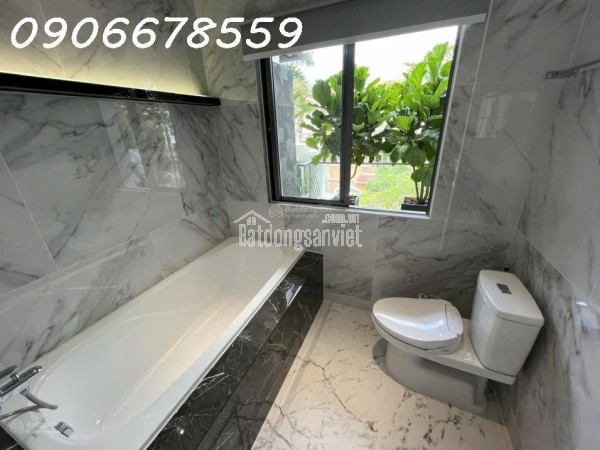 Bán Biệt thự căn góc ngay Hồ Bán Nguyệt Phú Mỹ Hưng Q7