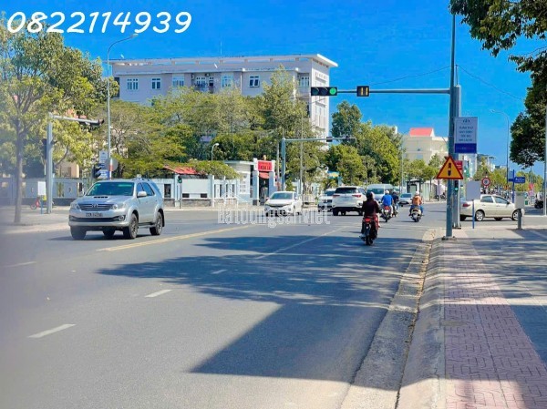 Chính chủ bán lỗ siêu phẩm mặt tiền Võ Văn Kiệt, sát bên bệnh viện và UB Tỉnh rộng 920m2