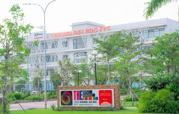 Bán Nhà Phố 4 tầng đối diện trường liên cấp FPT