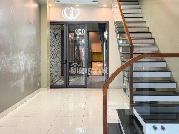 Bán Nhà Mới 3 Tầng-Quận 12-Giáp Tân Bình- Hẻm Xe Hơi Thông-114M²- Chỉ   6.3 TỶ.