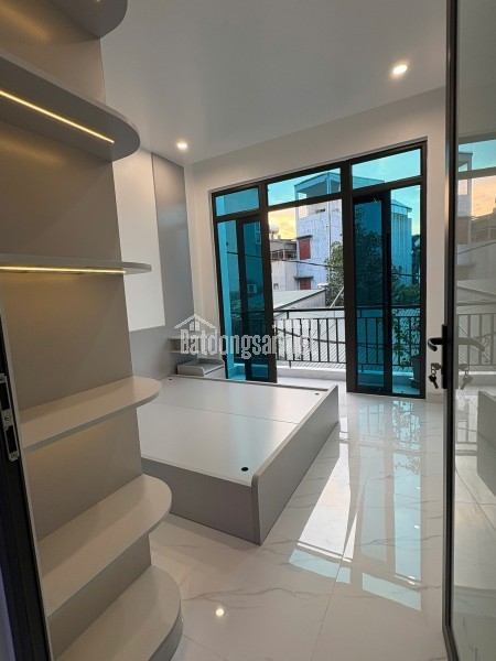 Bán nhà 3 tầng Bình Lộc –3PN, ô tô đỗ cửa, sát chợ giá 2.x tỷ