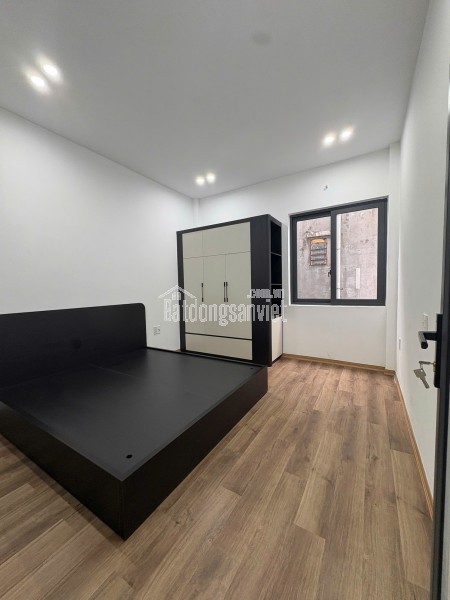 Bán nhà 3 tầng Bình Lộc –3PN, ô tô đỗ cửa, sát chợ giá 2.x tỷ