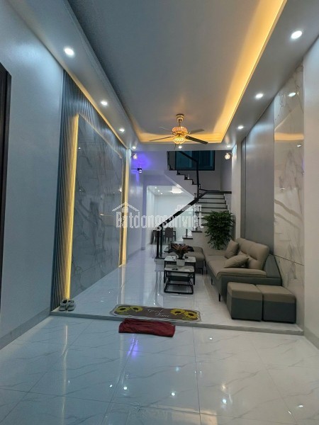 Bán nhà 3 tầng Bình Lộc –3PN, ô tô đỗ cửa, sát chợ giá 2.x tỷ