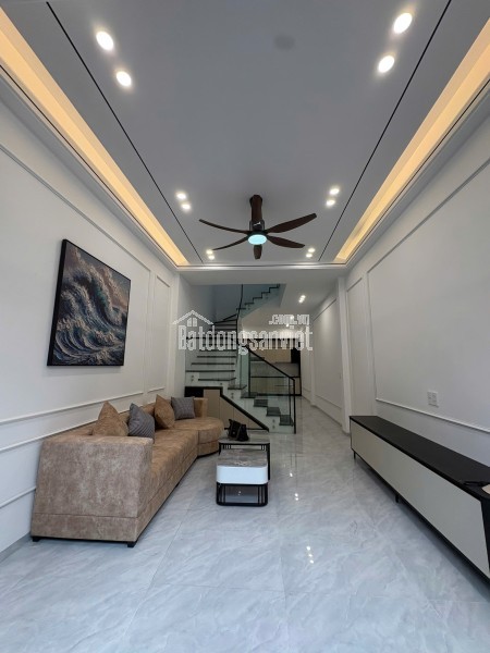 Bán nhà 3 tầng Bình Lộc –3PN, ô tô đỗ cửa, sát chợ giá 2.x tỷ