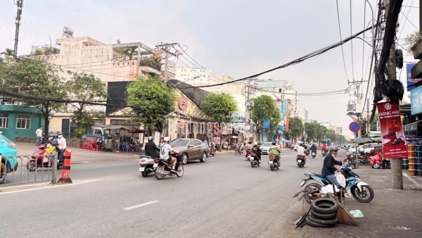 CĂN NHÀ MẶT PHỐ MƠ ƯỚC TRÊN ĐƯỜNG  CÁCH MẠNG THÁNG 8 QUẬN 3, GIÁ TỐT, DIỆN TÍCH 300M2, SỔ HỒNG