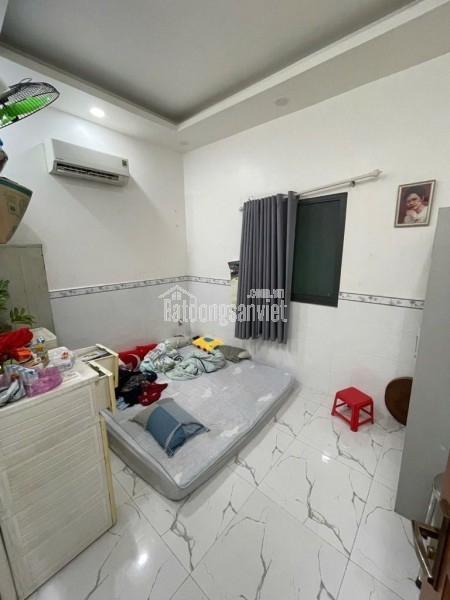 Bán nhà góc 2 mặt tiền, đường Lý Thánh Tông, quận Tân Phú, 64m2, hơn 5 tỷ.