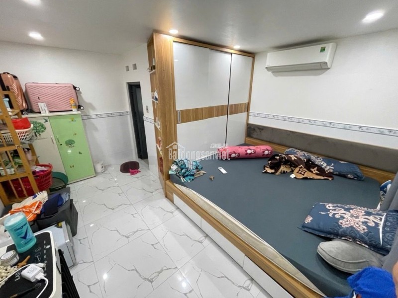 Bán nhà góc 2 mặt tiền, đường Lý Thánh Tông, quận Tân Phú, 64m2, hơn 5 tỷ.