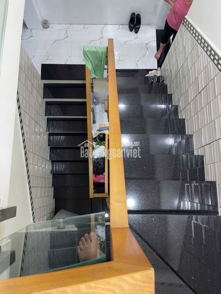 Bán nhà góc 2 mặt tiền, đường Lý Thánh Tông, quận Tân Phú, 64m2, hơn 5 tỷ.