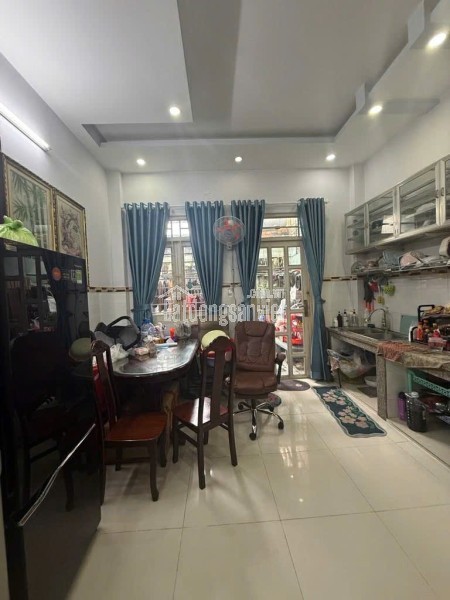 BÁN NHÀ MẶT TIỀN HẺM 1113 HUỲNH TẤN PHÁT, CÓ SÂN SAU THOANG MÁT