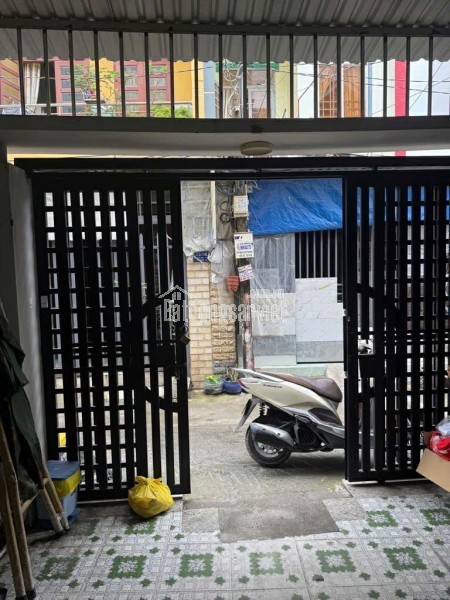 BÁN NHÀ MẶT TIỀN HẺM 1113 HUỲNH TẤN PHÁT, CÓ SÂN SAU THOANG MÁT