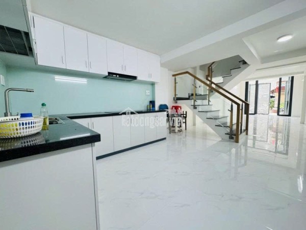 BÍ MẬT Q 11 : NHÀ MẶT PHỐ 10 M2 LẠC LONG QUÂN THAY CHỦ SAU 1 NỐT NHẠC ? 9.X TỶ CÓ NGAY CHDV HÁI RA