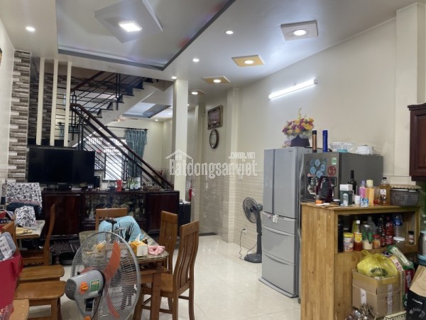 Bán nhà 3 tầng đường Lê Thị Hoa, Bình Chiểu, Thủ Đức. DT 71m2, sổ hồng, giá 5,8 tỷ. Liên hệ: