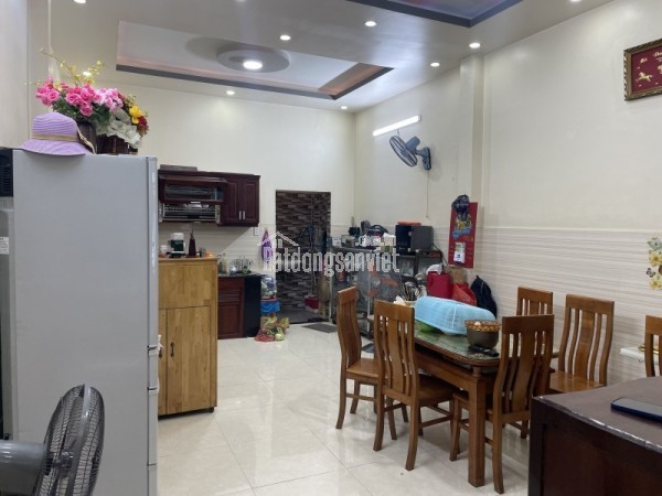 Bán nhà 3 tầng đường Lê Thị Hoa, Bình Chiểu, Thủ Đức. DT 71m2, sổ hồng, giá 5,8 tỷ. Liên hệ: