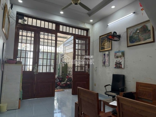 Bán nhà 3 tầng đường Lê Thị Hoa, Bình Chiểu, Thủ Đức. DT 71m2, sổ hồng, giá 5,8 tỷ. Liên hệ: