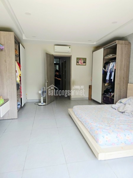 Bán nhà 3 tầng đường Lê Thị Hoa, Bình Chiểu, Thủ Đức. DT 71m2, sổ hồng, giá 5,8 tỷ. Liên hệ: