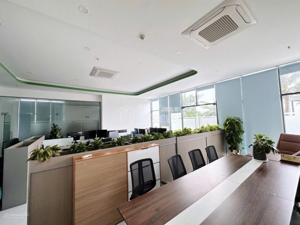 Cho Thuê Shophouse Vinhomes D Capital mặt tiền 8m,View trực diện sân vườn,bể bơi