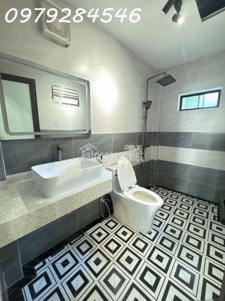 Bán nhà trung tâm Nguyễn Văn Linh - Long Biên