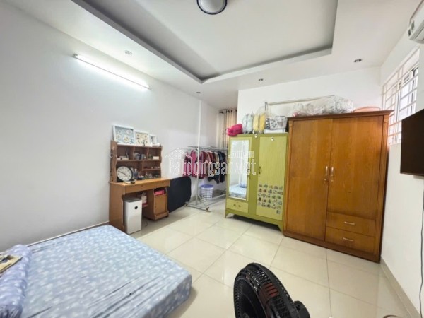 Bán nhà mặt phố Hiệp Phú, Q.9, TP HCM. DT  98m2, một trệt giá 6.9 tỷ, sổ hồng đầy đủ. Liên hệ