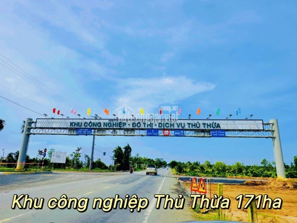 Long 0931895958 biệt thự mặt tiền DT818, 3 lầu mới 100%, chỉ 3,4 tỷ ngay trạm dừng chân Châu Thành