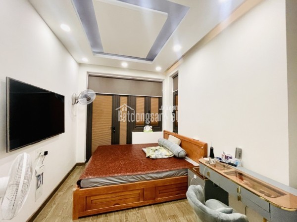 Bán nhà đườg số 8, Phường Linh Xuân, Thủ Đức, TP HCM. DT 92m2, 3 tầng, Giá 7.7 tỷ, Sổ Hồng -