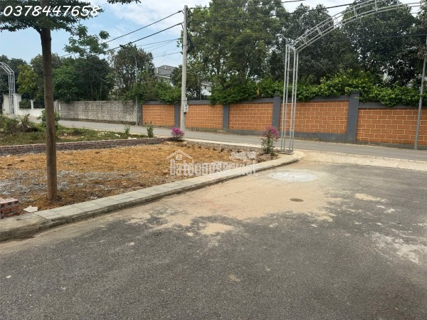 Bán rẻ hơn thị trường 500tr lô góc 150m mặt trục chính gần Lục Quân