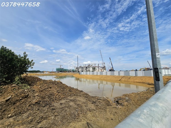 Bán rẻ hơn thị trường 500tr lô góc 150m mặt trục chính gần Lục Quân