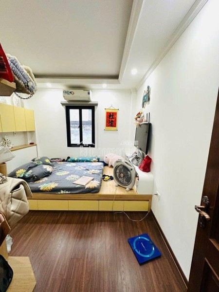 NHÀ ĐẸP Ở NGAY-30M RA MẶT PHỐ-NGÕ THÔNG-2 THOÁNG TRƯỚC SAU.