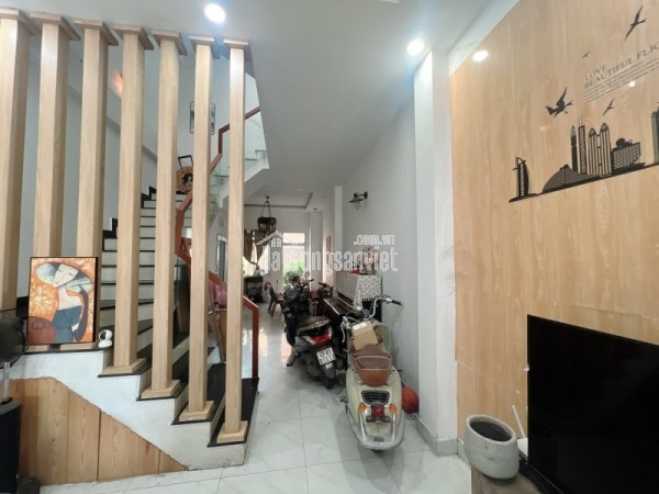 Bán nhà 3 tầng đường số 10, Hiệp Bình Phước, Thủ Đức, TP HCM. DT 77m2, sổ hồng, giá 6,9 tỷ. Liên