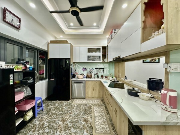 Bán nhà 3 tầng đường số 10, Hiệp Bình Phước, Thủ Đức, TP HCM. DT 77m2, sổ hồng, giá 6,9 tỷ. Liên