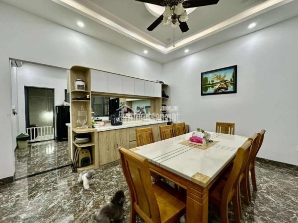 Bán nhà 3 tầng đường số 10, Hiệp Bình Phước, Thủ Đức, TP HCM. DT 77m2, sổ hồng, giá 6,9 tỷ. Liên