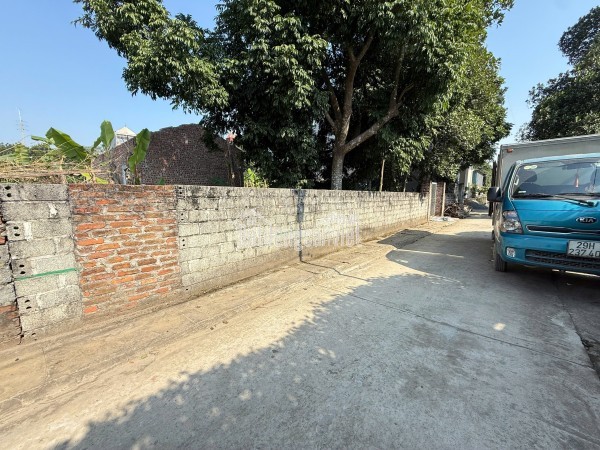 Bán đất phú cát 1.100 m2 mặt tiền 23m ô tô tránh 17 triệu/m2 ( thương lượng)