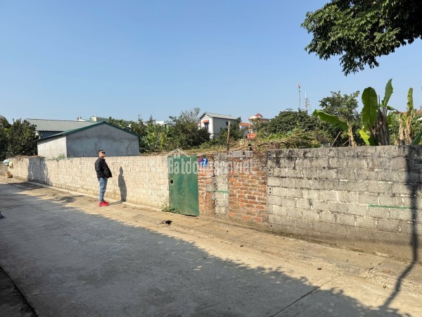 Bán đất phú cát 1.100 m2 mặt tiền 23m ô tô tránh 17 triệu/m2 ( thương lượng)