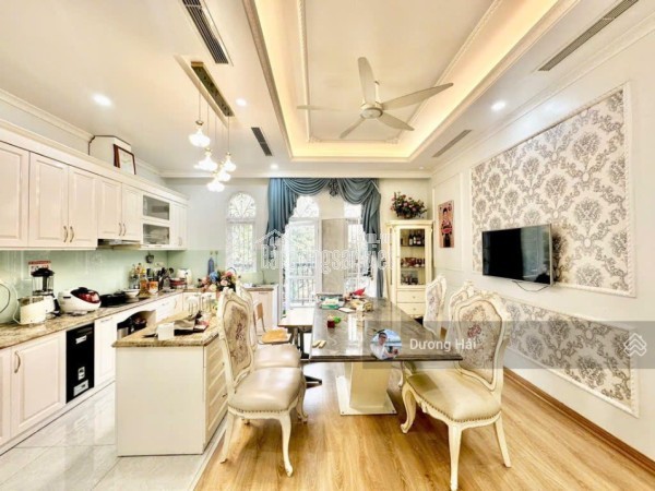 Bán nhà mặt phố thuộc KĐT Dịch Vọng - gần công viên Cầu Giấy - 190m2*MT 14m - KDVP ở đẳng cấp