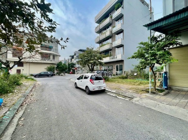 CC bán gấp lô 145m,veiw hồ,Hạ Bằng, Hoà Lạc.Sát ĐHQG, DH FPT,Trục chính,gần Metro.Giá chỉ 3.750tỷ