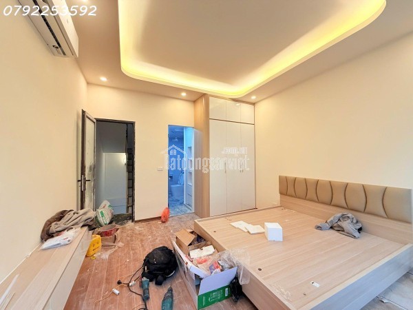 Bán Nhà! Văn Chương. Đống Đa. 27-30m x 4 tầng. Mặt Tiền 5m. Giá bán 7.5 tỷ.