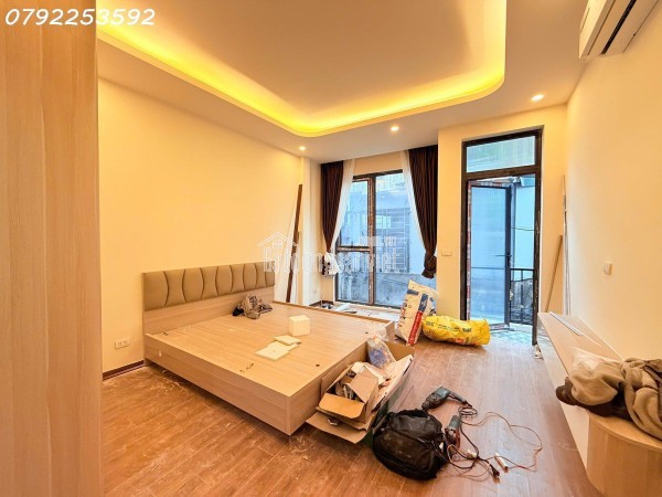 Bán Nhà! Văn Chương. Đống Đa. 27-30m x 4 tầng. Mặt Tiền 5m. Giá bán 7.5 tỷ.