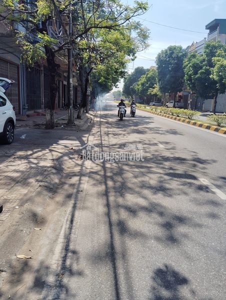 BÁN ĐẤT TẶNG NHÀ TRUNG TÂM NGÃ TƯ LẠC ĐẠO - TRẦN LÃM