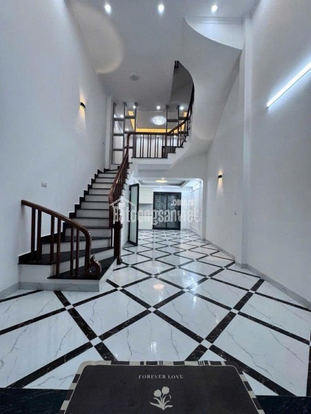 BÁN NHÀ 5 TẦNG NGỌC HỒI 40M NHÀ MỚI Ở NGAY, GẦN TRƯỜNG, CHỢ TIỆN ÍCH BẠT NGÀN