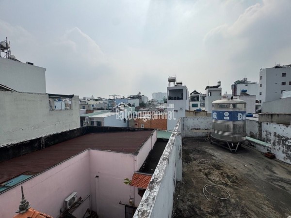 MẶT TIỀN KINH DOANH ĐỈNH – NGUYỄN SƠN - NHÀ 2 TẦNG + SÂN THƯỢNG – LÔ GÓC – ĐÚC KIÊN CỐ.