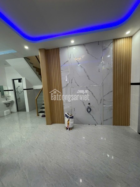 Cần tiền bán gấp mặt tiền đường nhựa 1 lầu 1 trệt mới xây chưa ở TT Long Điền, BRVT